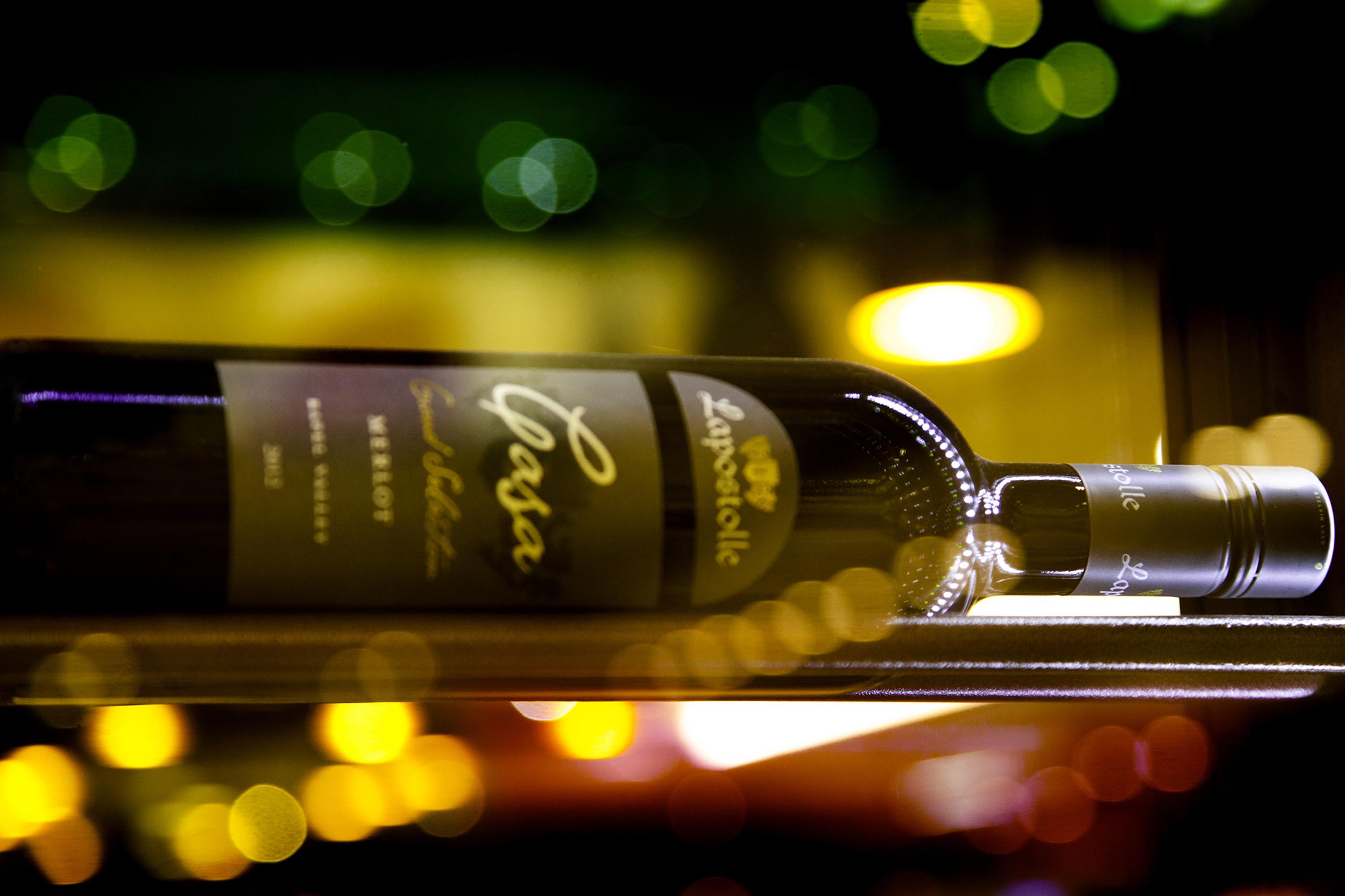 Hotel Regal Pacific Santiago Dış mekan fotoğraf A bottle of wine