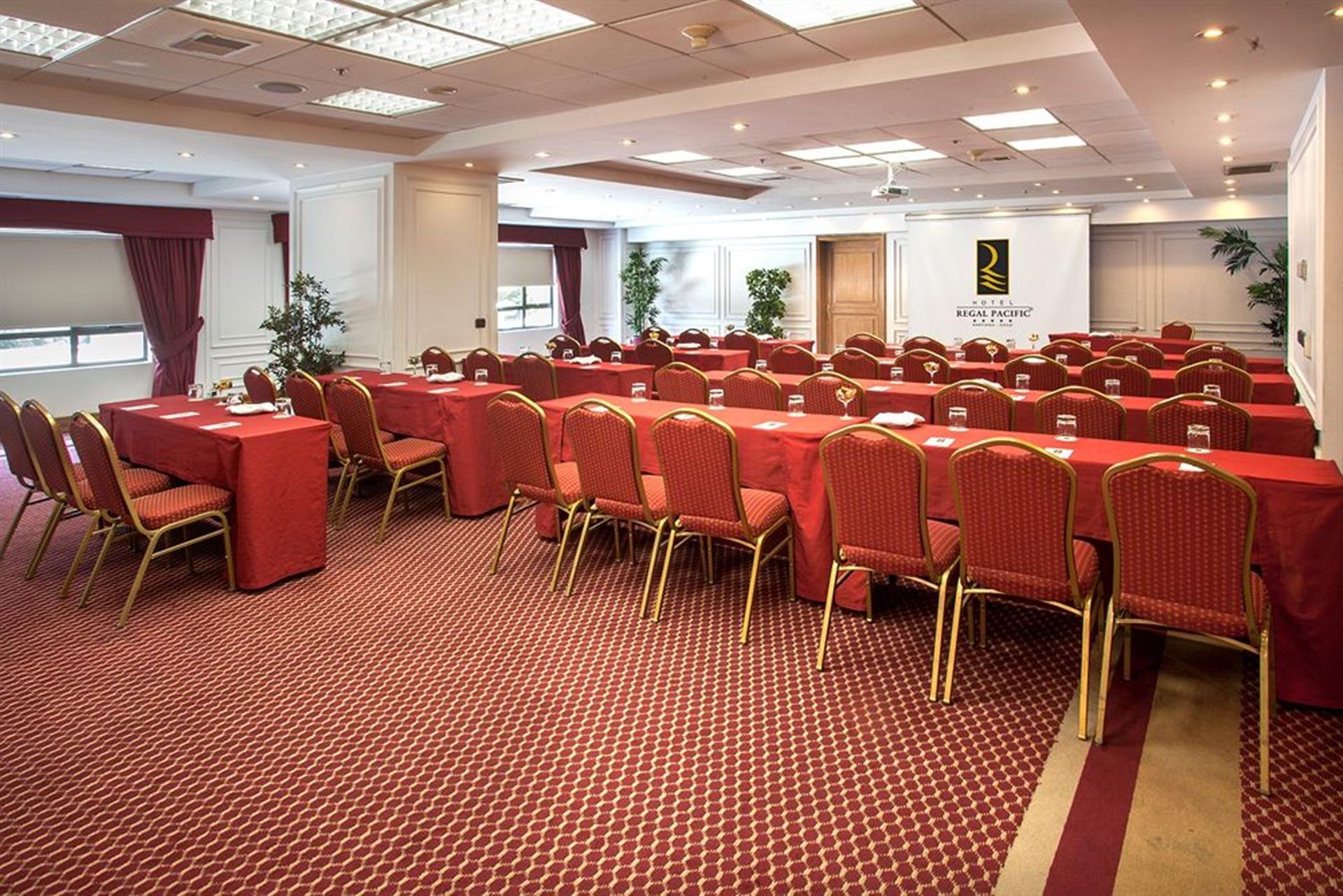 Hotel Regal Pacific Santiago Dış mekan fotoğraf The ballroom at the hotel