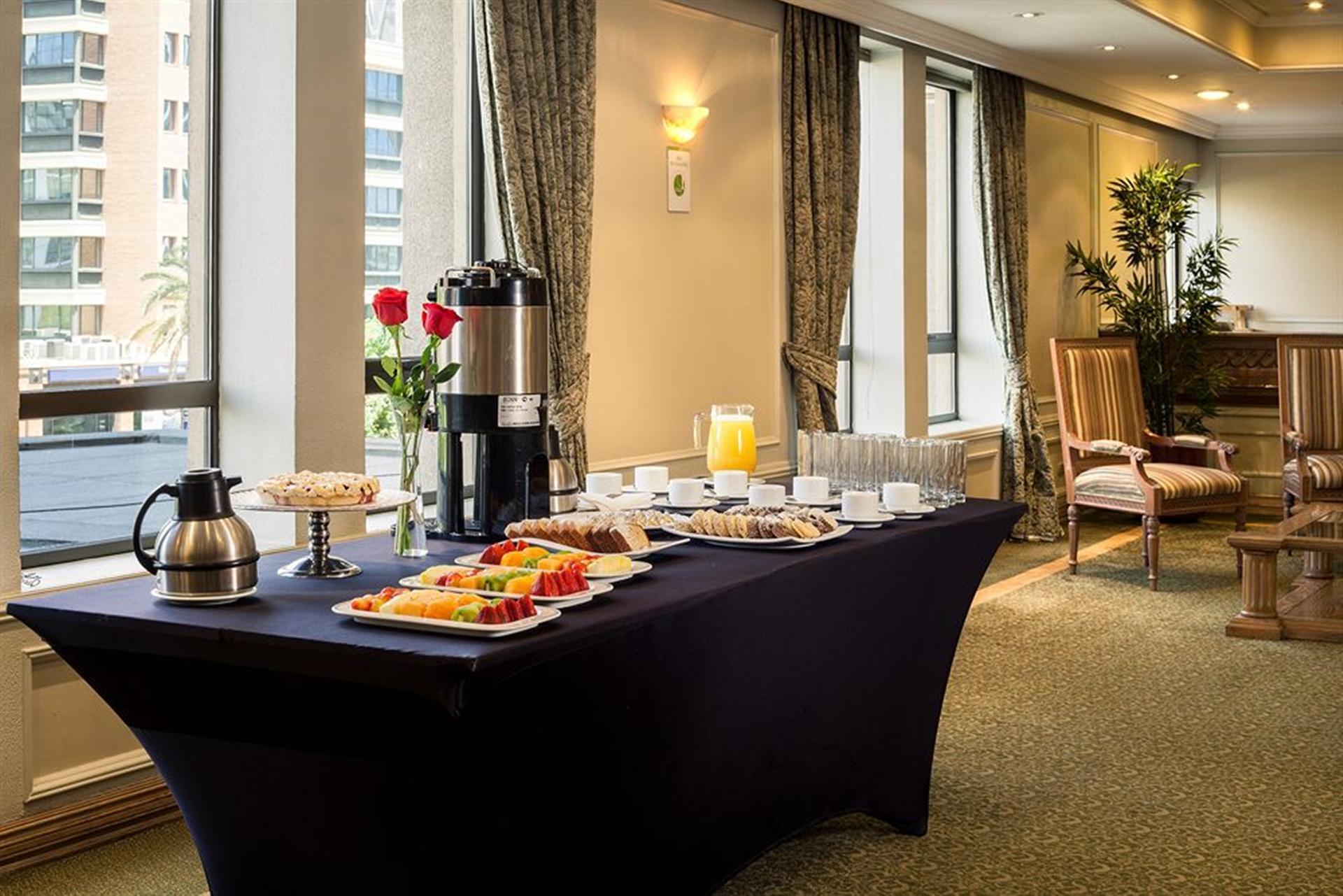 Hotel Regal Pacific Santiago Dış mekan fotoğraf A coffee break