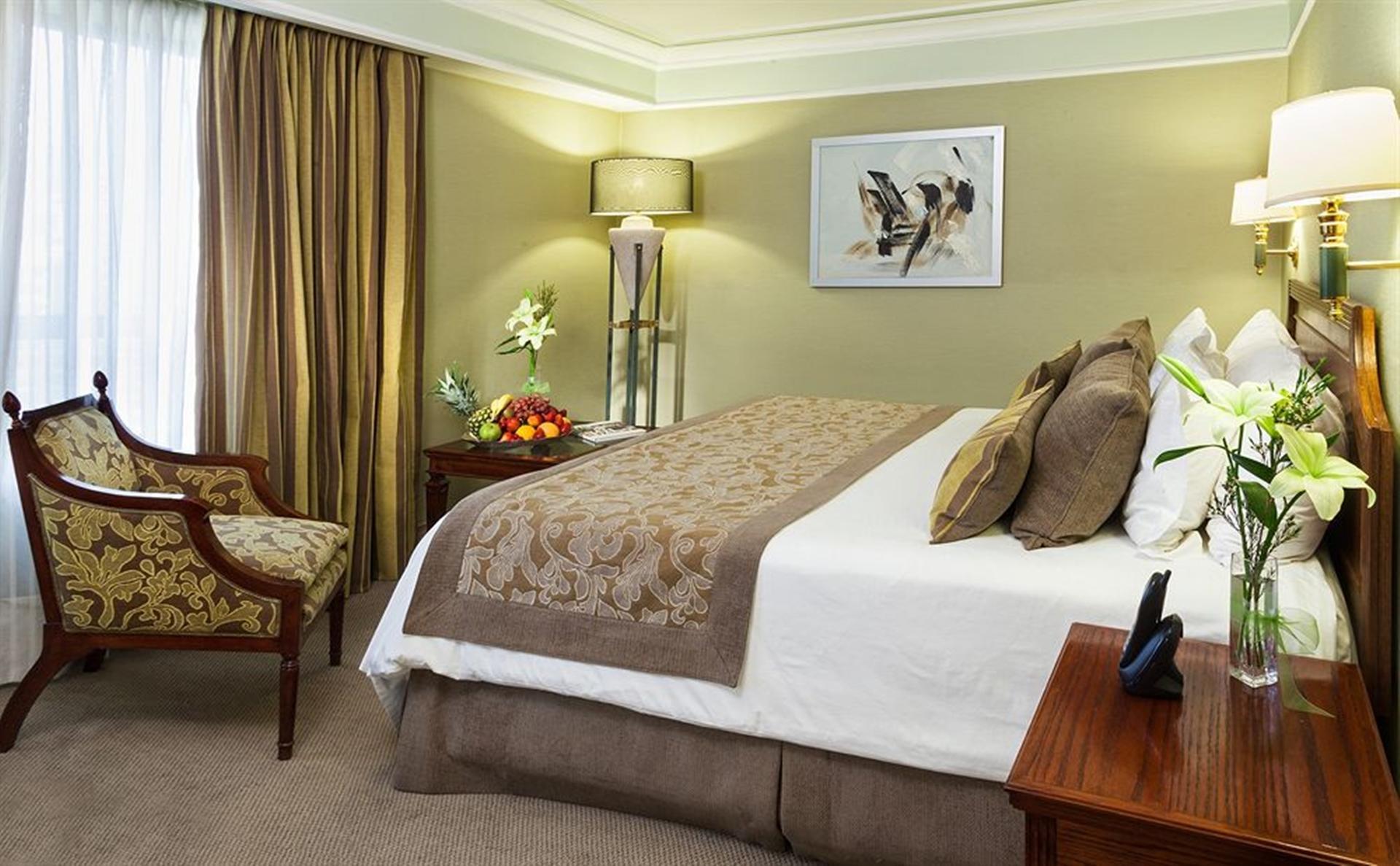 Hotel Regal Pacific Santiago Dış mekan fotoğraf A bedroom at the InterContinental London