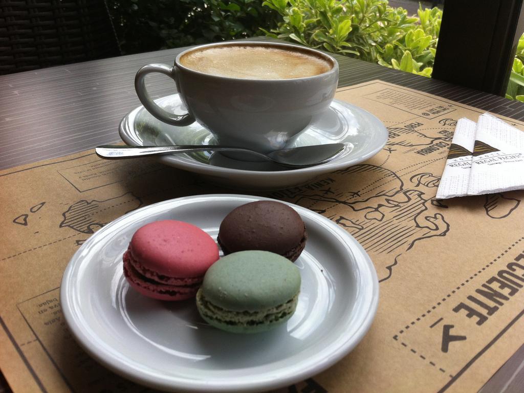 Hotel Regal Pacific Santiago Dış mekan fotoğraf Macarons and coffee