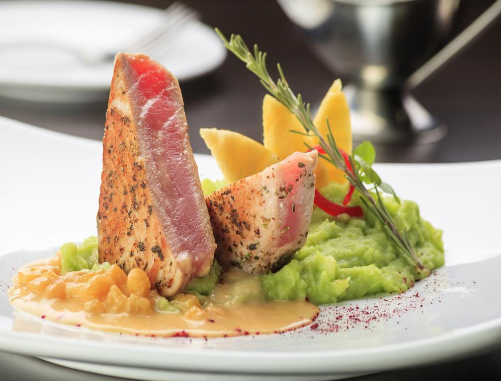 Hotel Regal Pacific Santiago Dış mekan fotoğraf Tuna steak