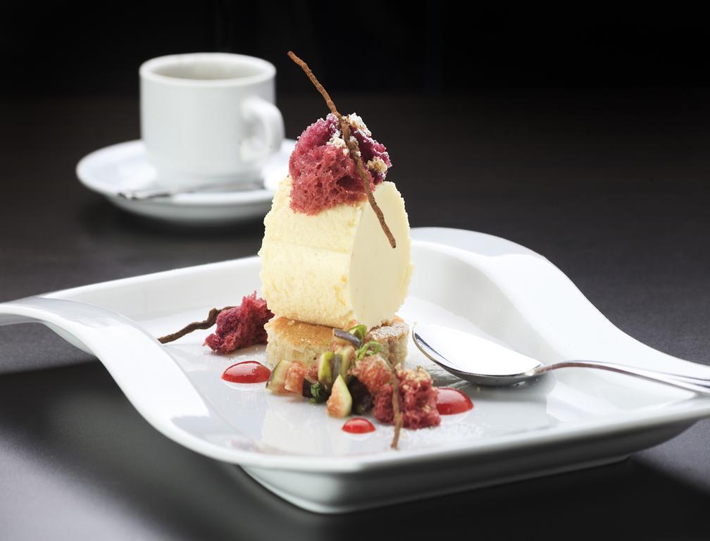Hotel Regal Pacific Santiago Dış mekan fotoğraf A dessert