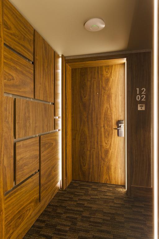 Hotel Regal Pacific Santiago Dış mekan fotoğraf A door with a room number