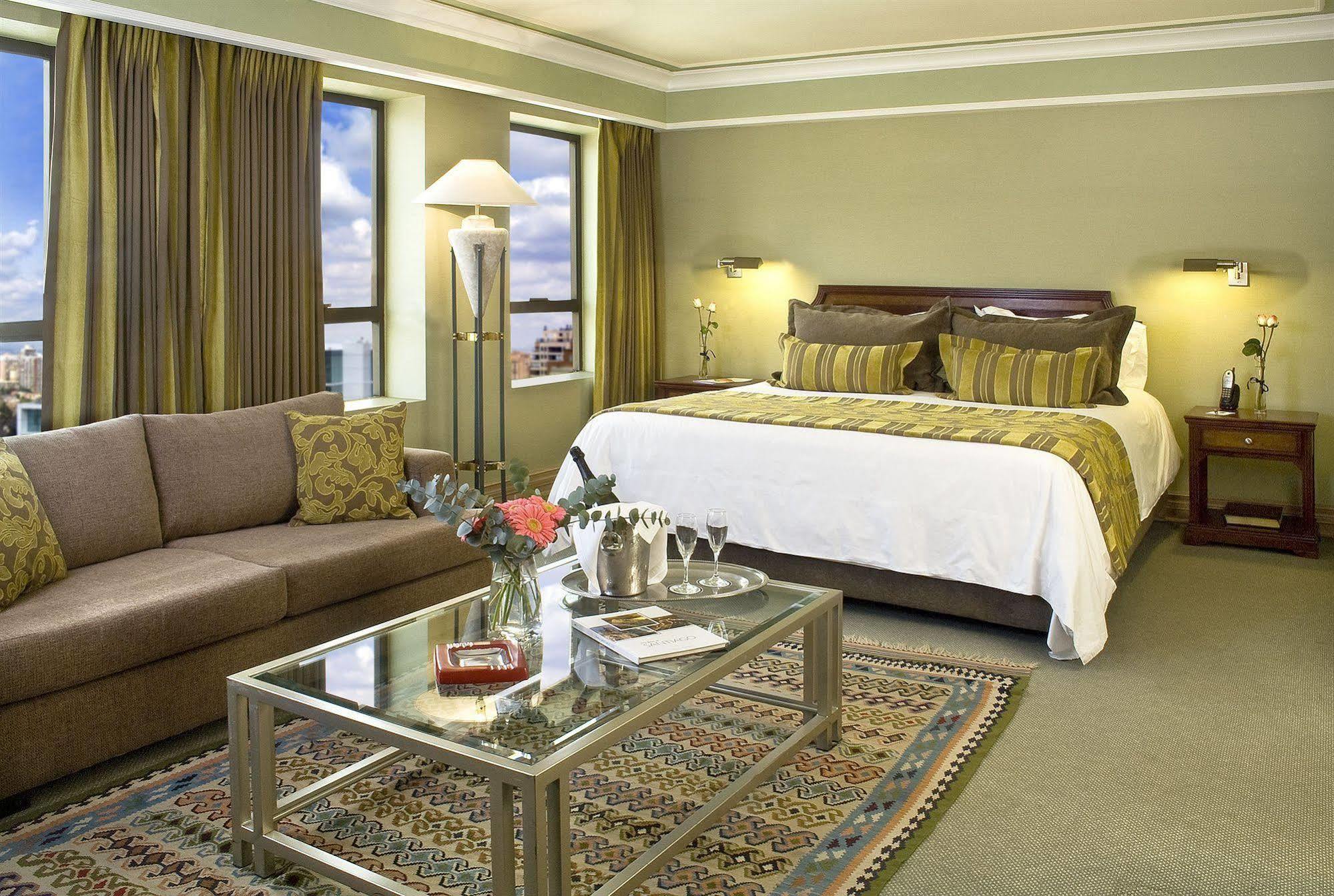 Hotel Regal Pacific Santiago Dış mekan fotoğraf A room at the hotel